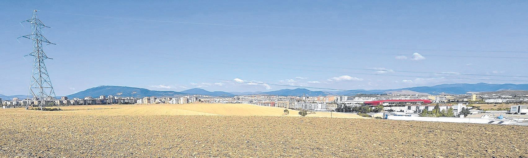 Terrenos de Donapea recién incorporados a Pamplona vistos desde Cordovilla. Foto: Miguel Izu