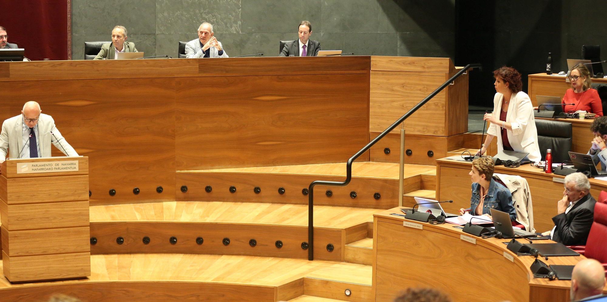 Fotos del pleno del Parlamento de Navarra del 9 de octubre