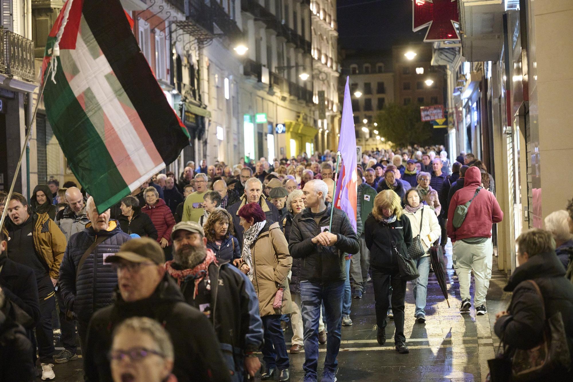 Manifestación de las asociaciones memorialistas para pedir el derribo del Monumento