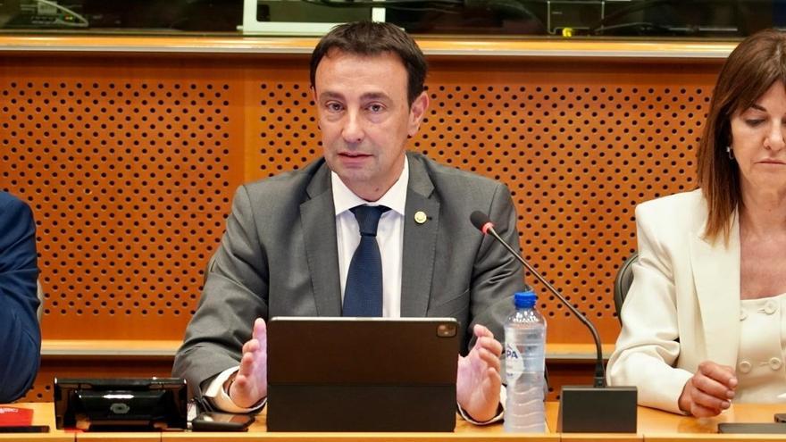 Torres reivindica el modelo vasco de cuidados como una "apuesta estratégica de futuro" y un factor de cohesión social