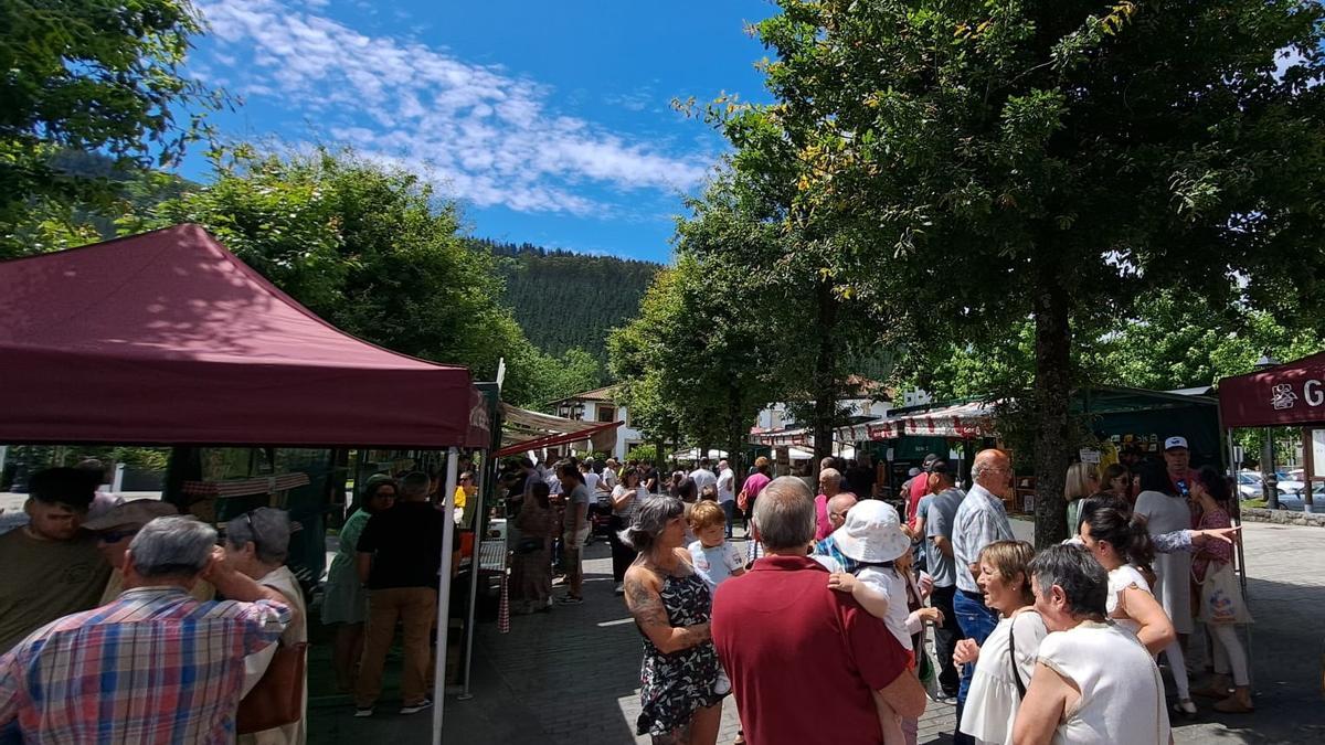 La feria de Bedia se celebra este domingo con más puestos de venta alimenticios y artesanales