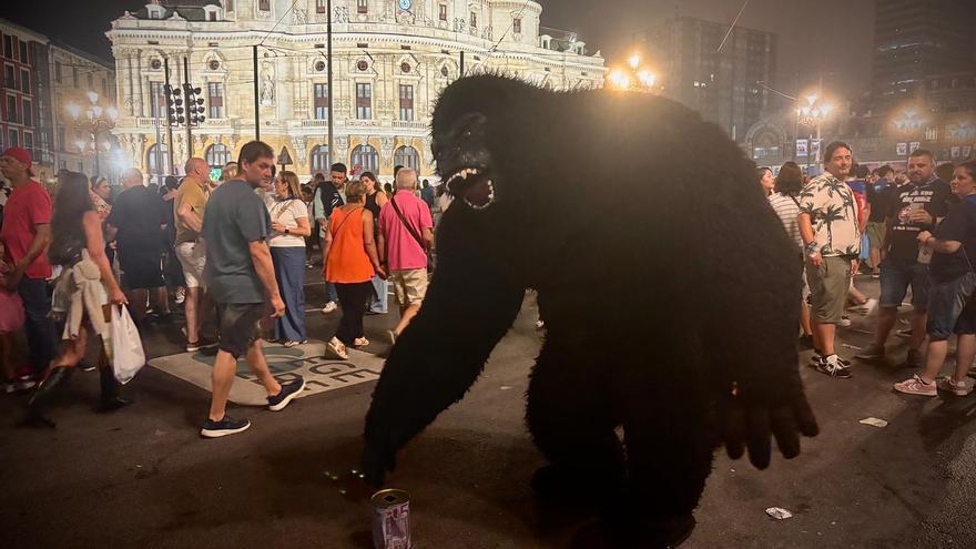 El Arenal de Bilbao se llena de gritos… gracias a un inesperado personaje