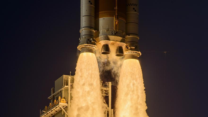 La misión Artemis II abandona la órbita terrestre y se dirige a la Luna