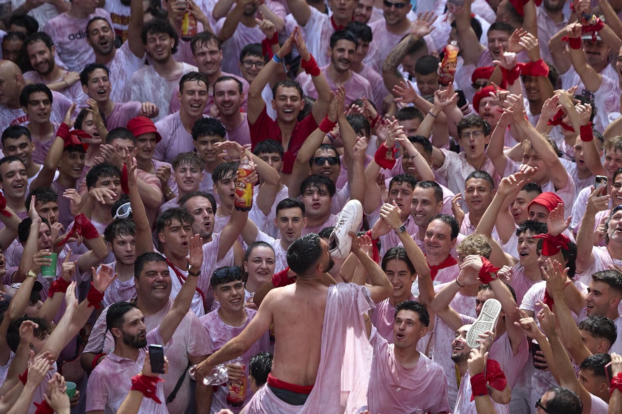 Fotos del  Chupinazo de San Fermín 2025 en Pamplona: ¡La fiesta más internacional se enciende con un grito solidario por Palestina!