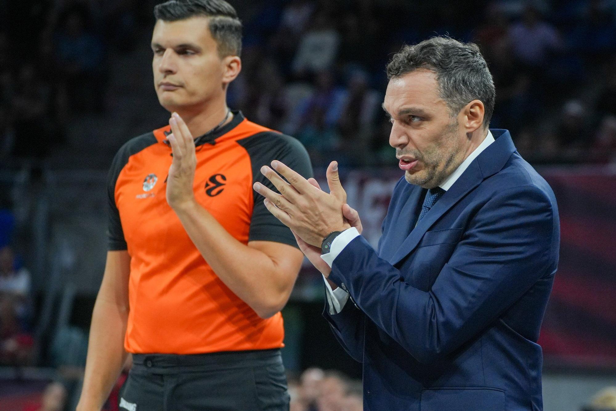 Todas las imágenes del Baskonia - Olympiacos en el Buesa Arena