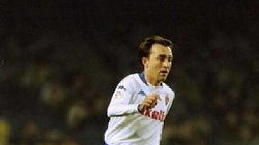 Juanele, durante un partido con el Zaragoza.