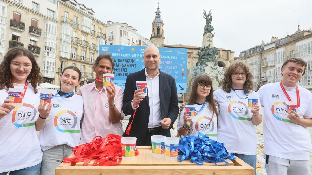 Campaña de sensibilización de la ciudadanía sobre la reducción
de plásticos en la celebración de La Blanca 2025
