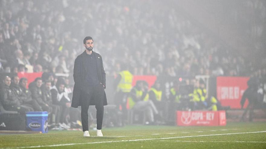 Arbeloa solo recupera a Asencio para El Sadar