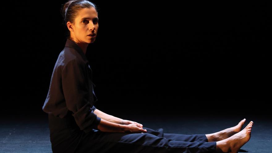 Natalia Huarte se transforma en Leonora Carrington sobre el escenario del Gayarre