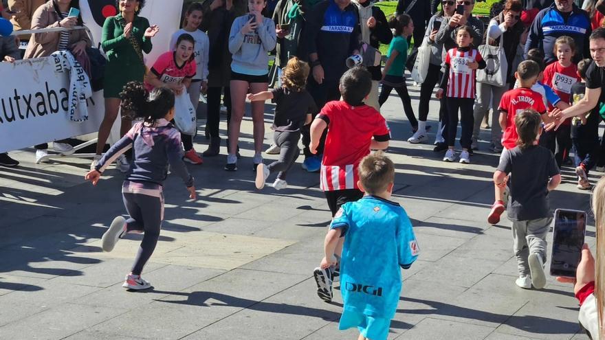 Deporte y solidaridad se dan cita en la Herri Lasterketa de Bermeo