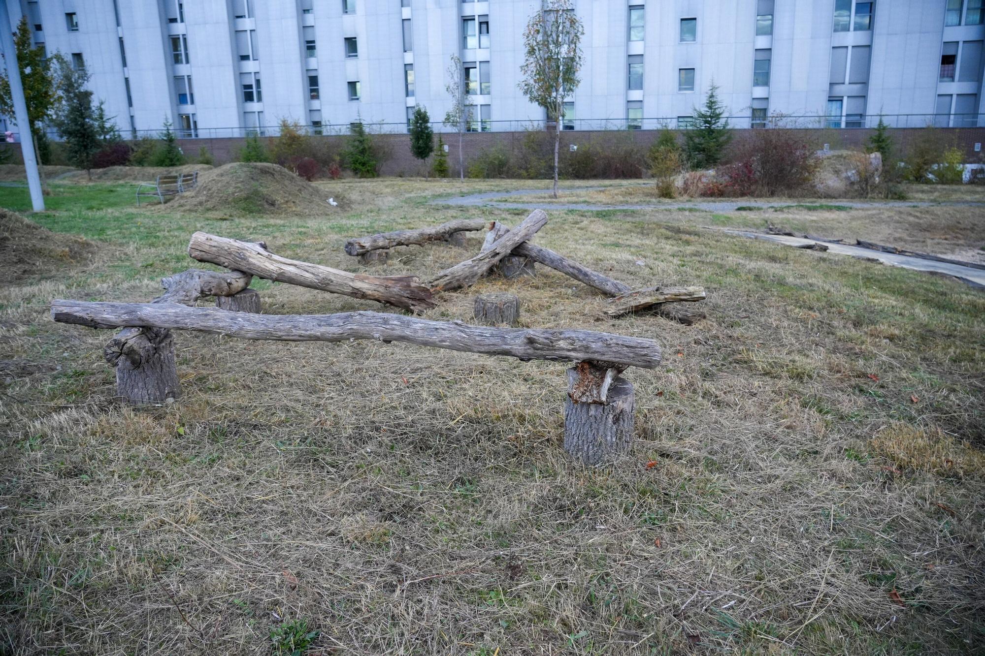 En imágenes: El Ayuntamiento adecenta el parque Tirreno