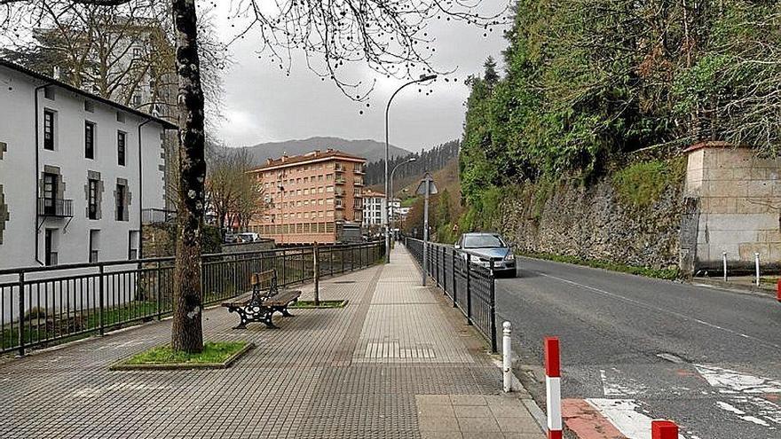 El acceso peatonal a Altzibar se hará por la parte de Jausoro. Foto: N.G.