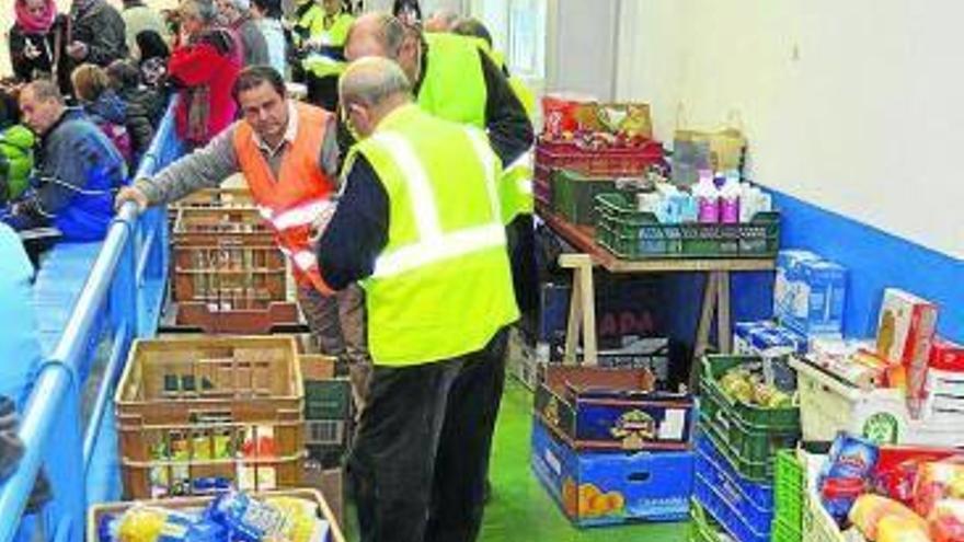 Recogida de alimentos en un acto solidario en Irurtzun.