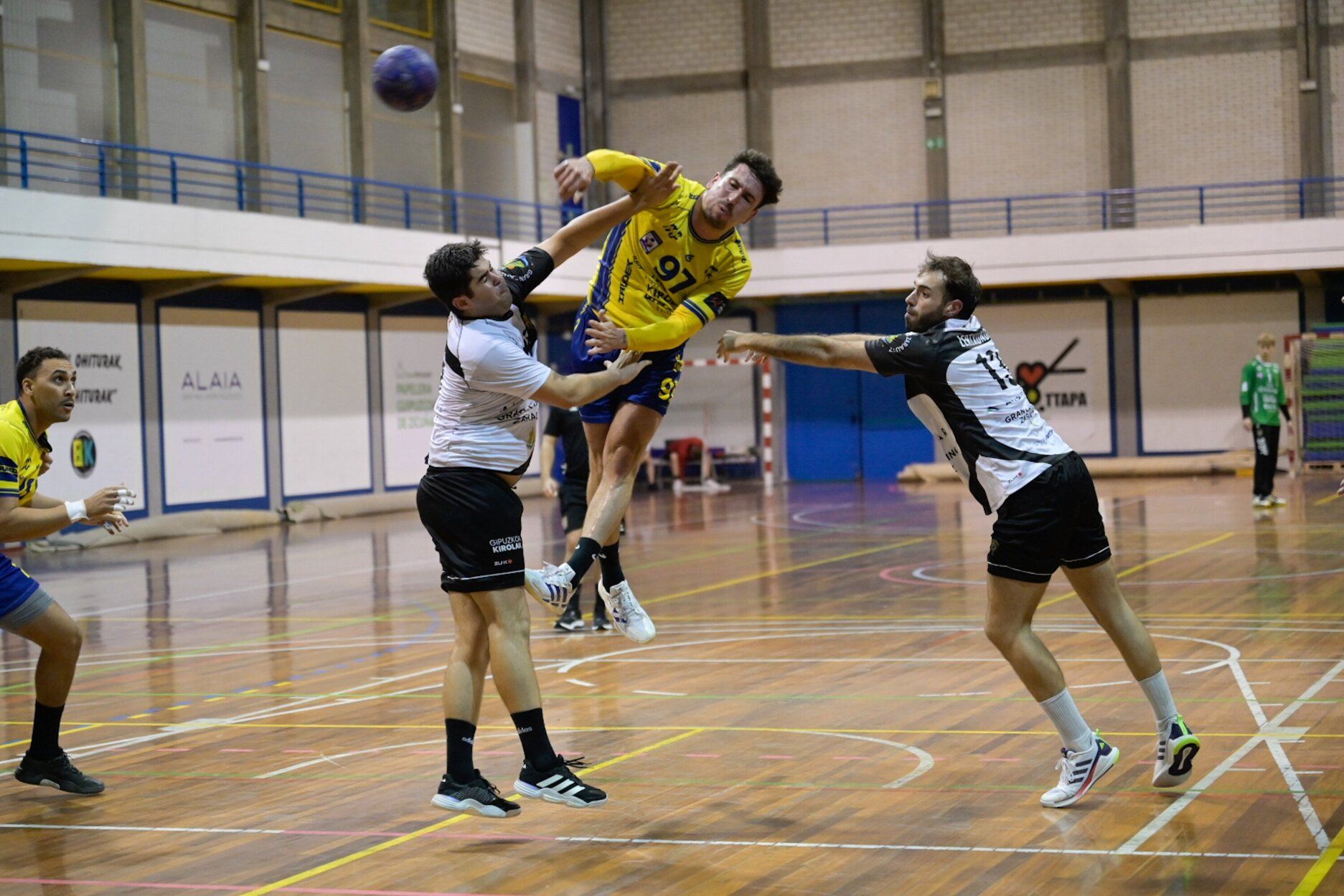 El Irudek Bidasoa Irun, campeón de su décima Euskal Kopa consecutiva ante Amenabar Zarautz