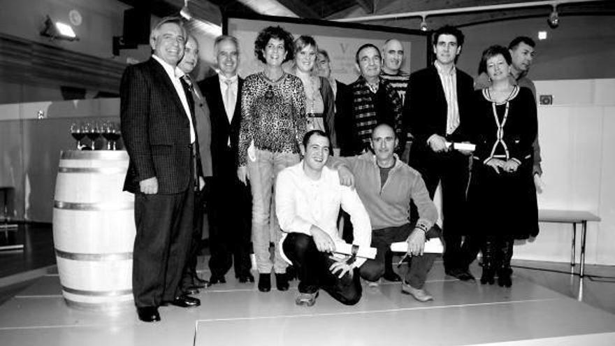 Los galardonados, con José Vicente Domeco de Jarauta, abajo a la izquierda, tras la entrega de premios.