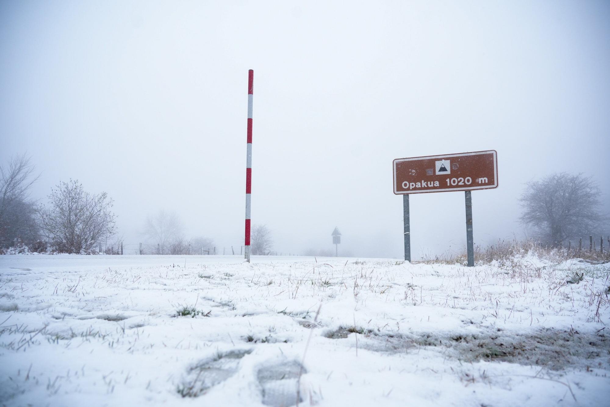Las primeras nieves del otoño cubren Opakua