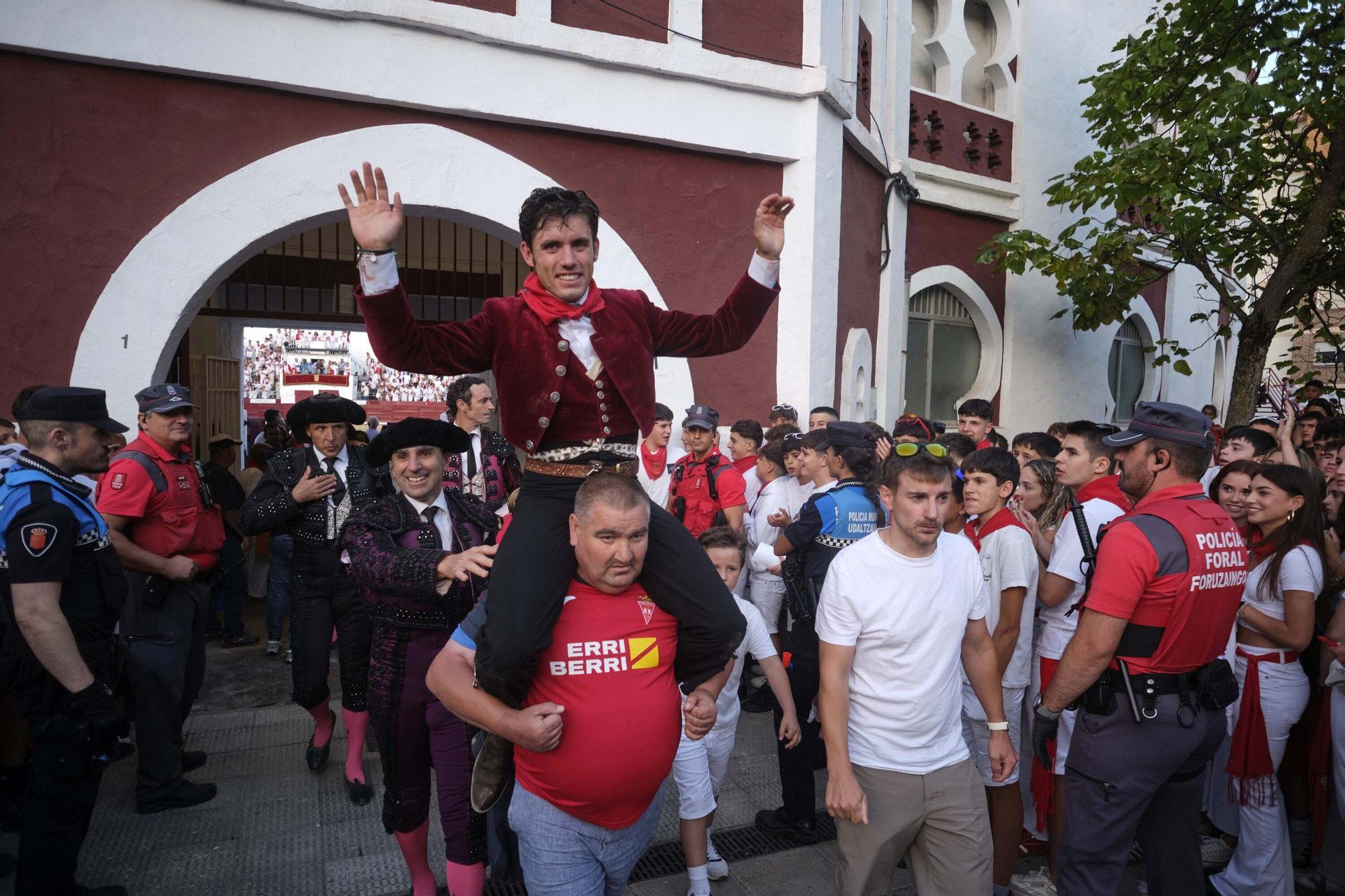 Fotos de la 'encerrona' de Guillermo Hermoso de Mendoza en la plaza de toros de Estella - Lizarra