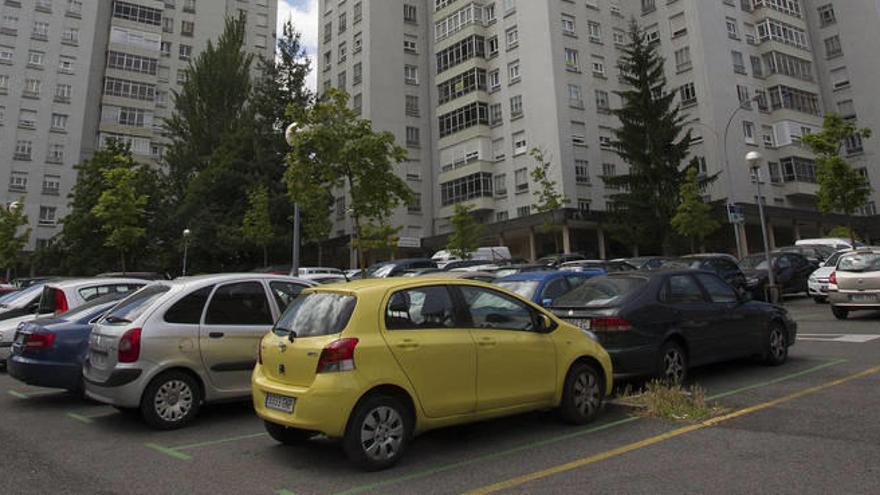 Coches aparcados en Pamplona.