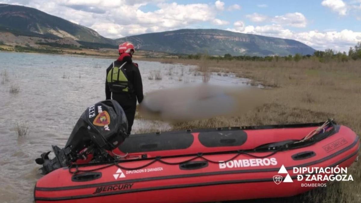 Efectivos de bomberos de Zaragoza en el lugar del suceso.