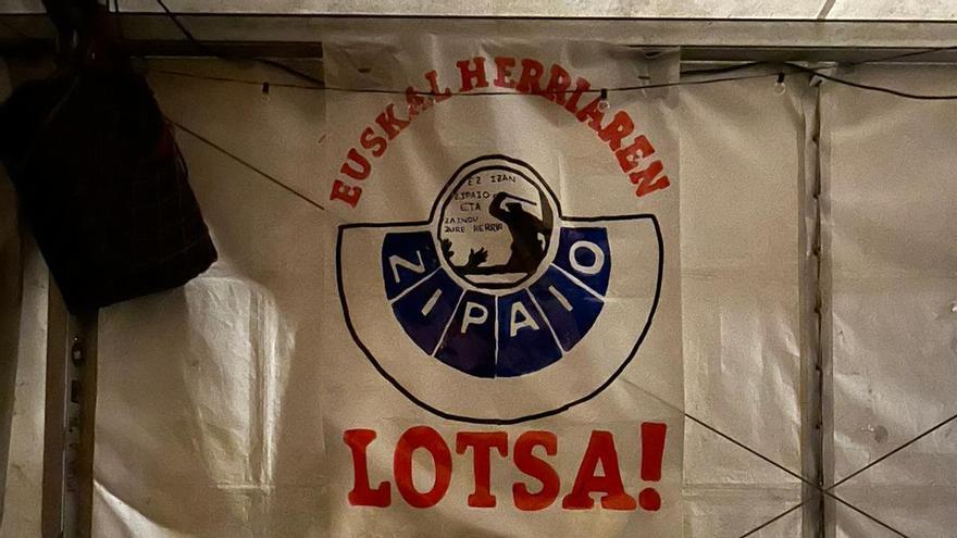 El PNV condena la aparición de carteles contra la Ertzaintza en las txosnas de Izarra
