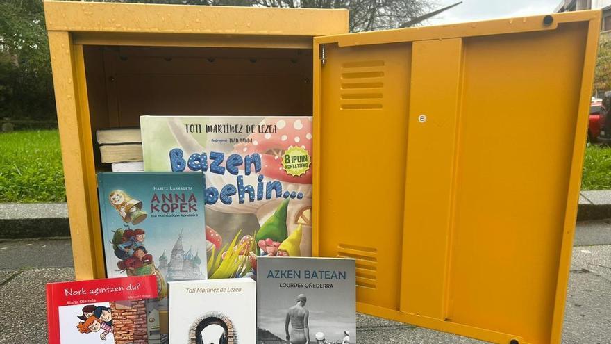 Amorebieta fomenta la lectura en euskera sacando libros a la calle