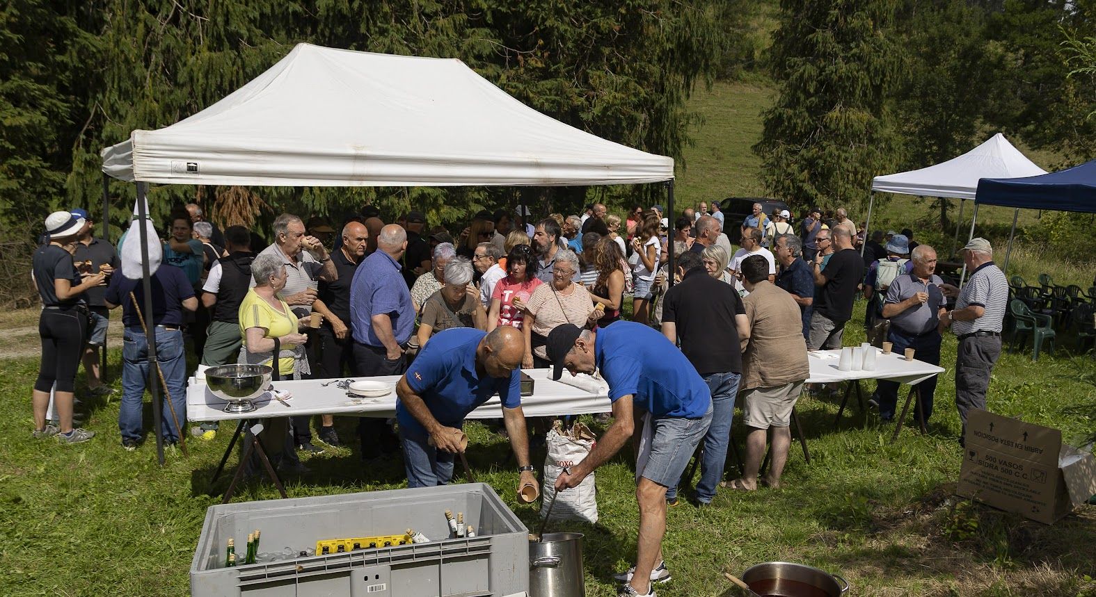 Sol y buen ambiente en la romería de Santumotz de Elgoibar