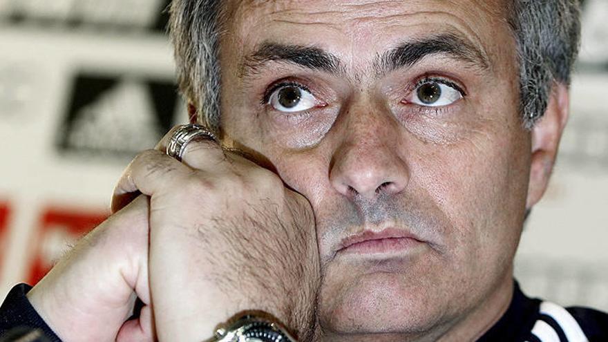 Mourinho consideraría &quot;injusto&quot; que el Balón de Oro fuera para Iniesta