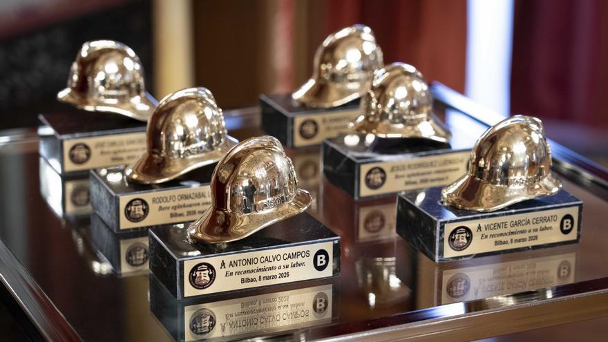 Bilboko Udalak omenaldia egin die iaz erretiratutako suhiltzaileei