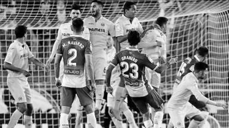 Granero, en el momento de marcar el gol de falta.