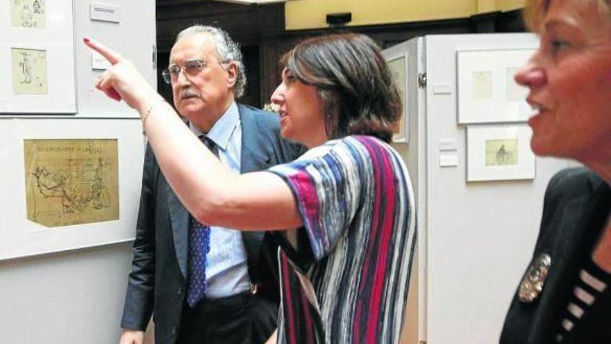 Josune Ariztondo, Iñaki Azkuna y Ana Cuevas presentaron la nueva muestra a los medios.