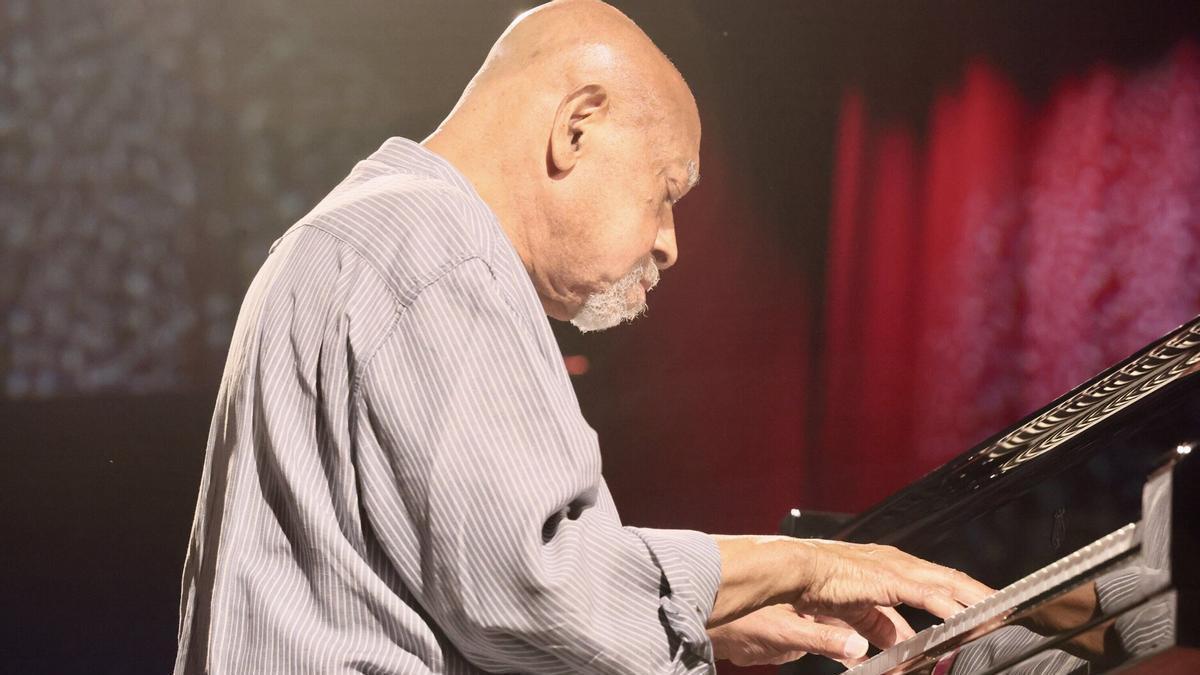 Kenny Barron en el inicio de su concierto en Mendizorroza