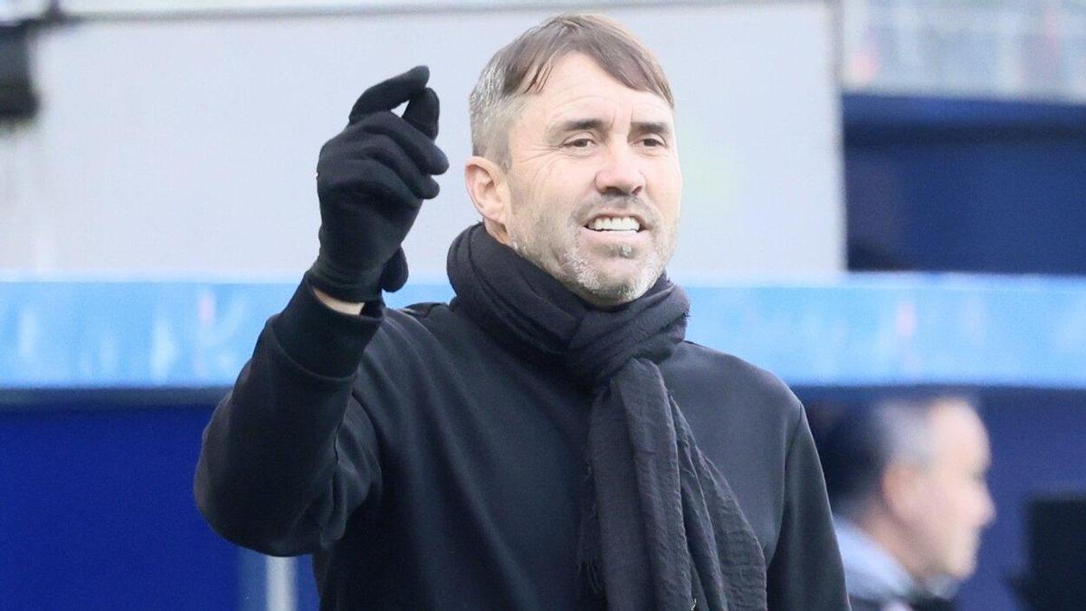 Coudet realiza indicaciones a los suyos durante el pasado Alavés-Celta.