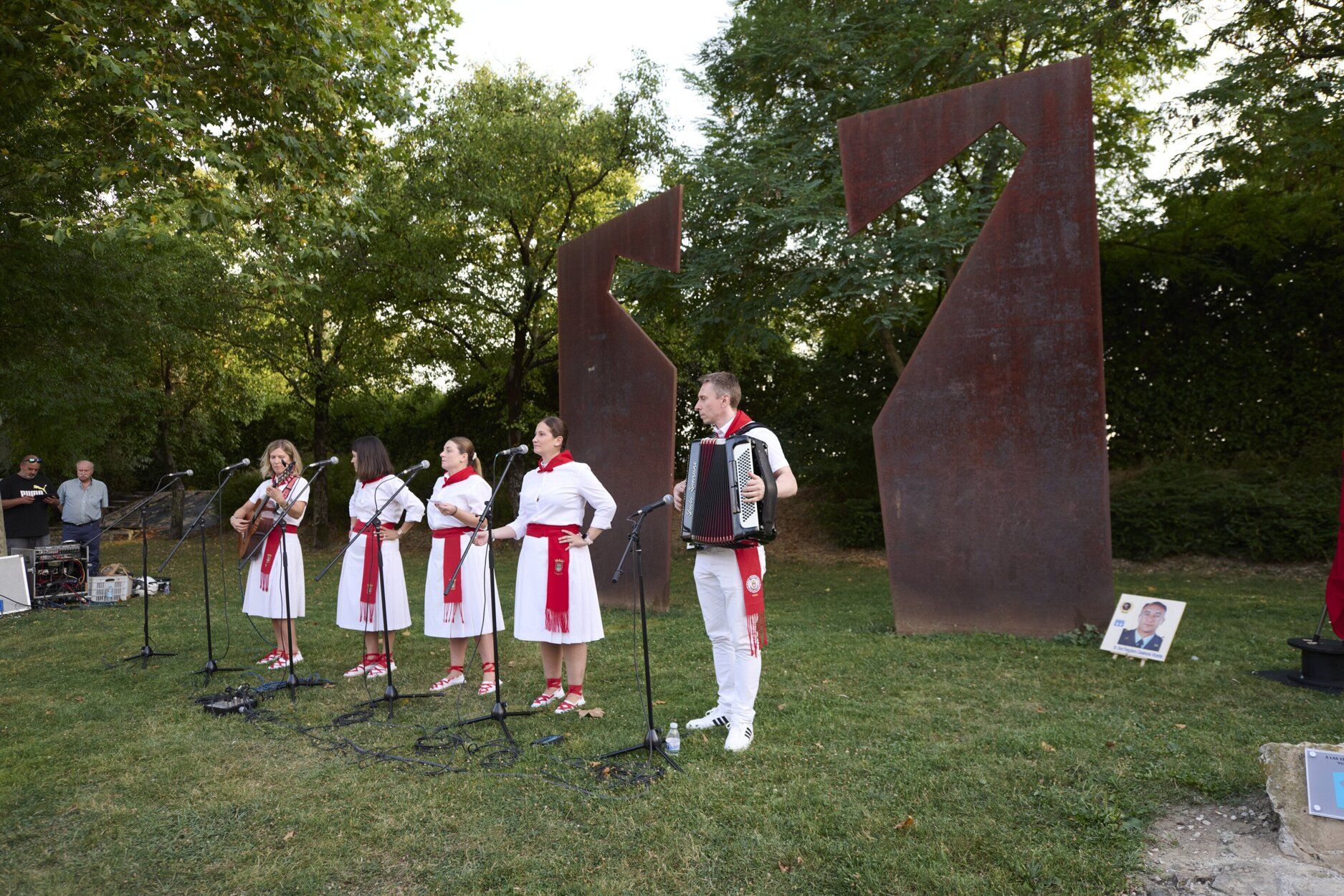 Fotos del homenaje a Casanova en Berriozar en el 25 aniversario de su asesinato por ETA