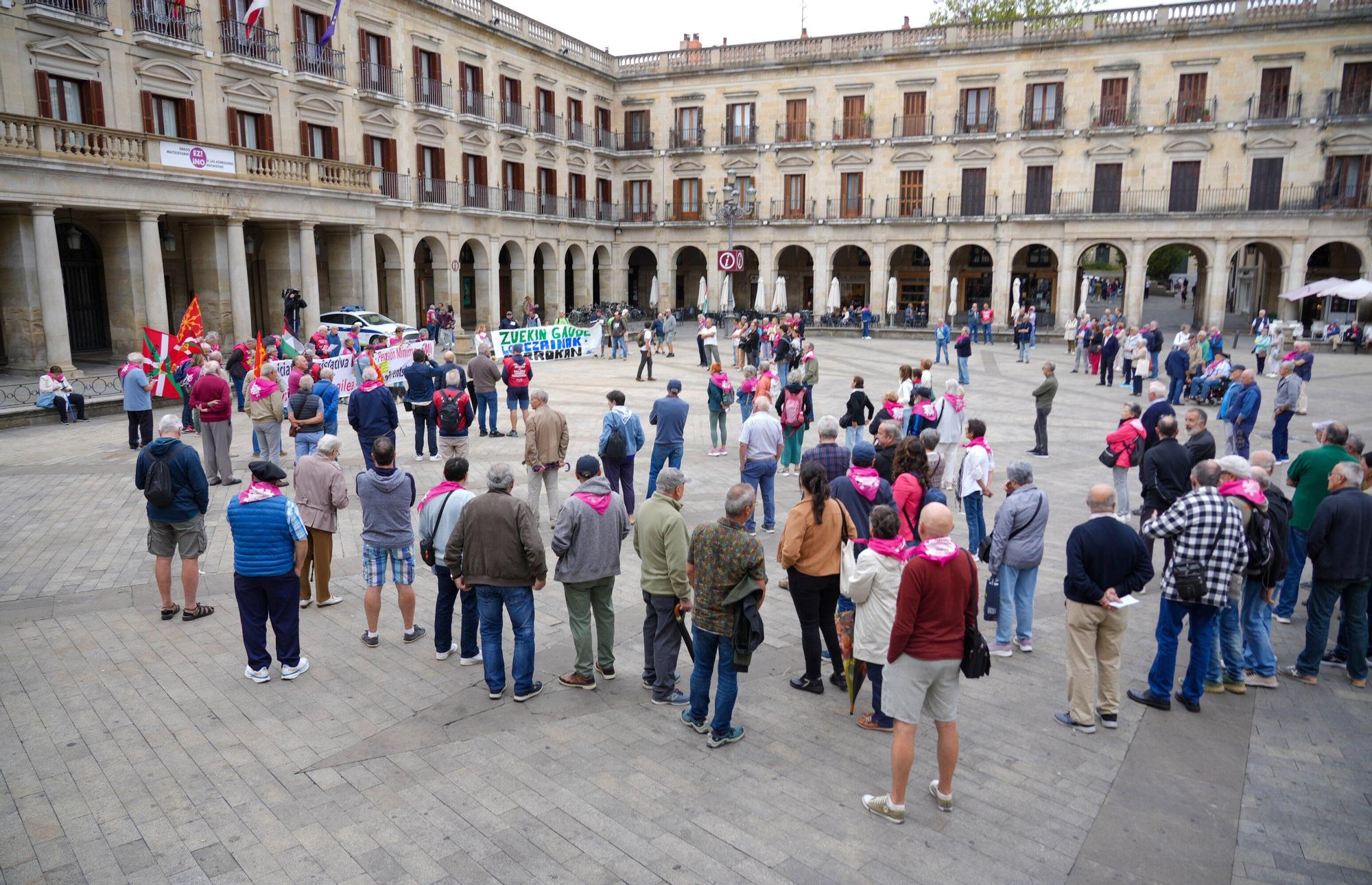En imágenes: Los pensionistas retoman sus concentraciones en Vitoria
