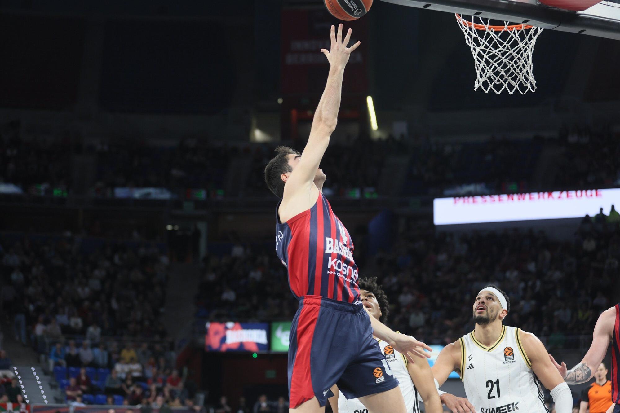 Las imágenes del Baskonia-Asvel de Euroliga en el Buesa Arena