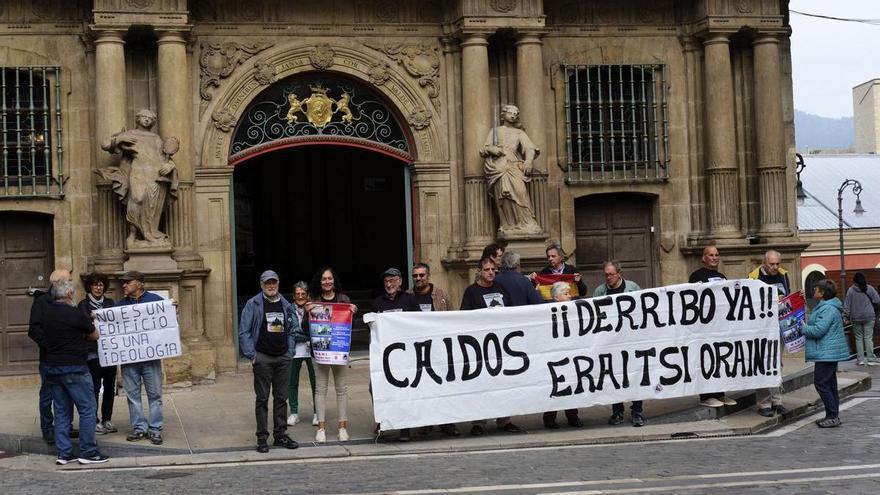 Colectivos memorialistas, críticos con el comité de expertos: &quot;Solo sirve para blanquear el monumento a los Caídos&quot;