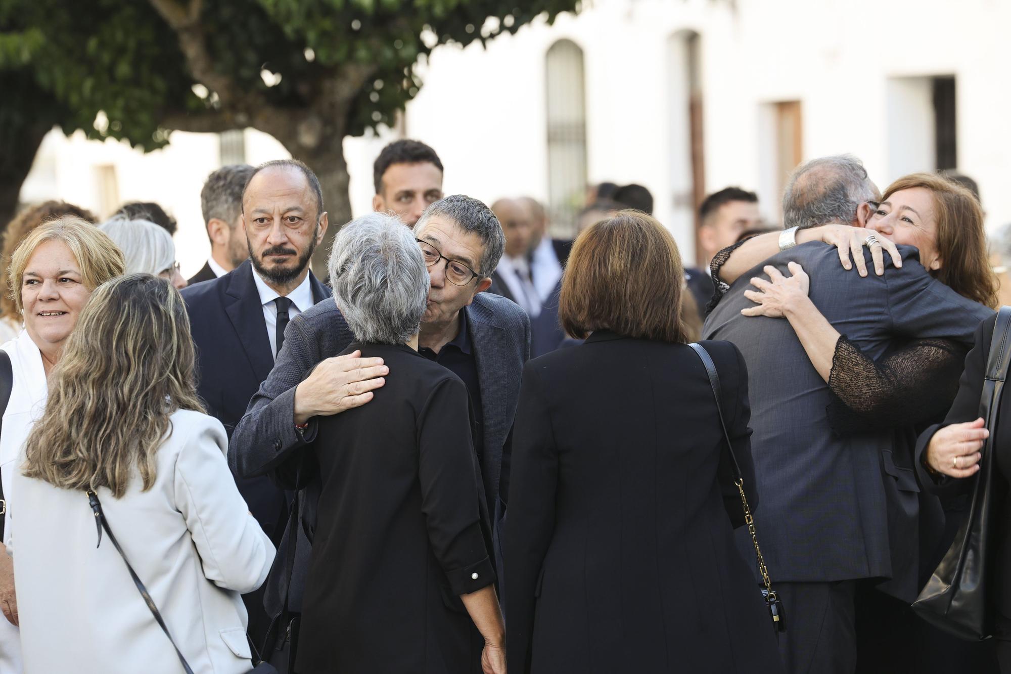 Multitudinaria despedida a Fernández Vara