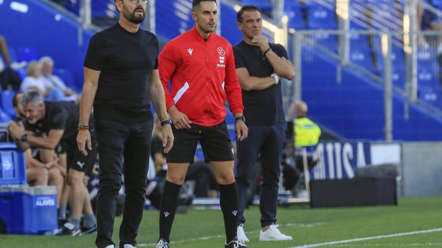 Luis García Plaza: “No entiendo por qué se revisa una jugada del penalti y la otra no”