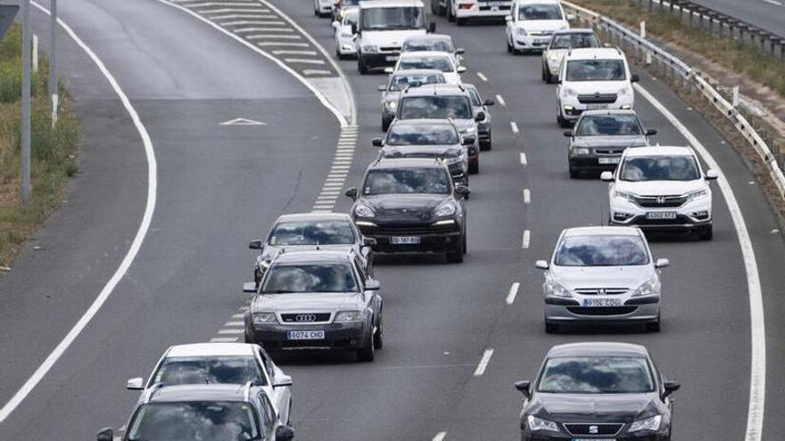 500 euros de multa y seis puntos por conducir mientras le hacían una felación