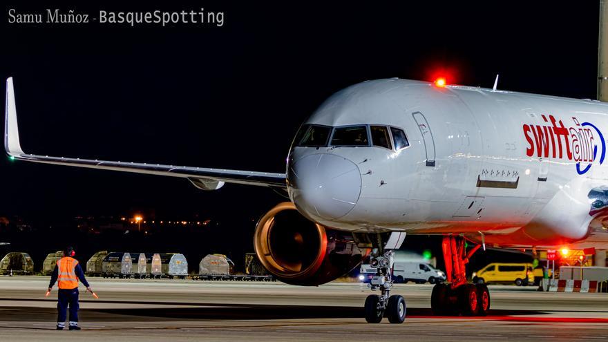 Los aviones del aeropuerto de Foronda posan para las cámaras