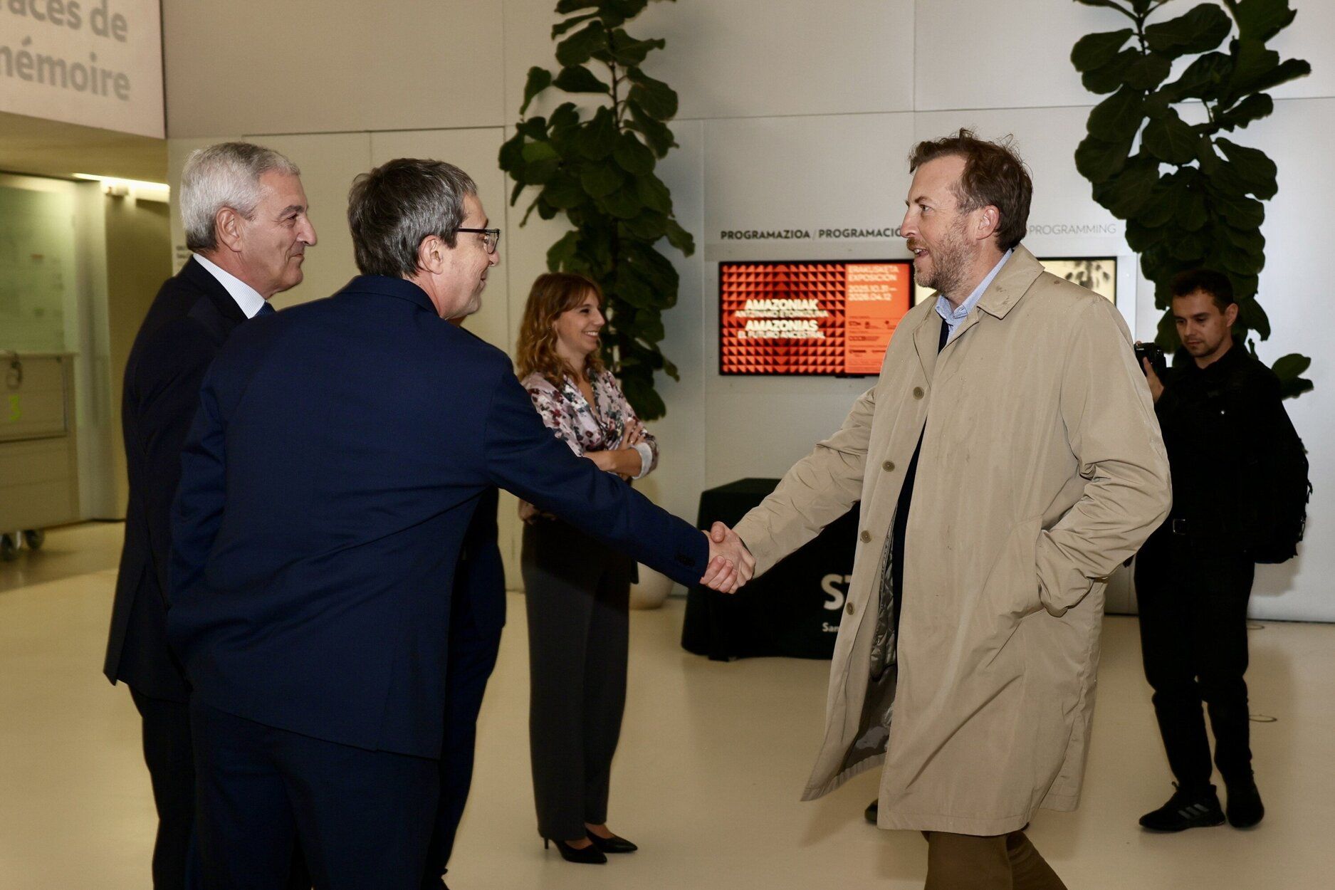 Iribarren saluda a Borja Corominas (PP).