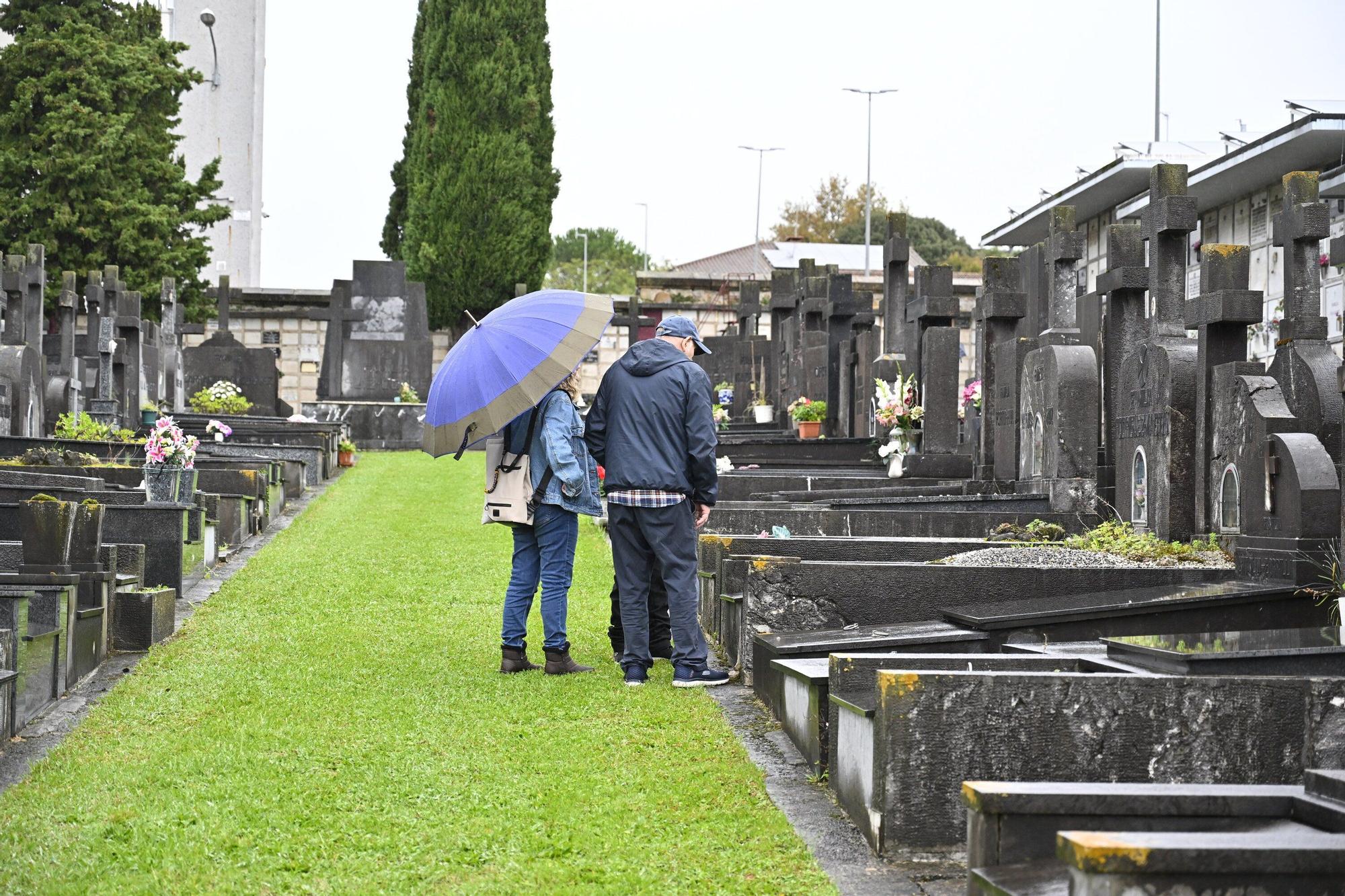 En imágenes: así se vive el día de Todos los Santos en el cementerio de Bilbao