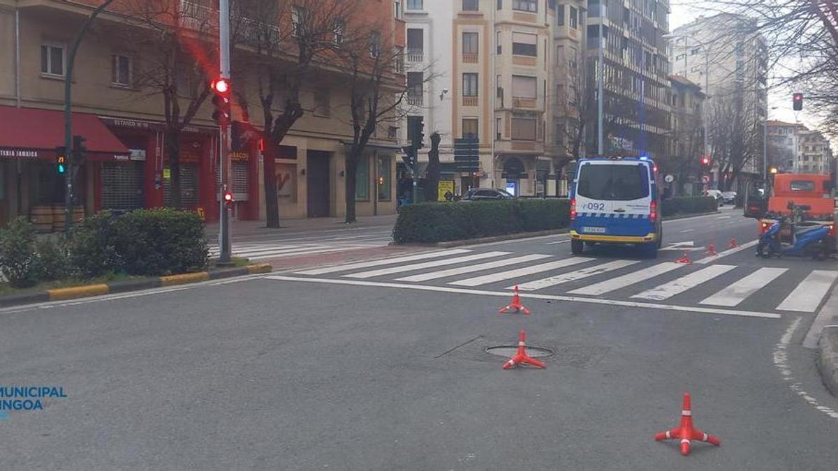 Dispositivo de la Policía Municipal de Pamplona en la avenida de Baja Navarra tras el accidente