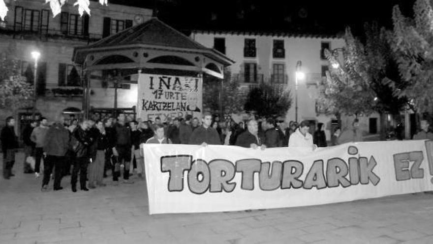 Lesaka se manifiesta en silencio contra la tortura