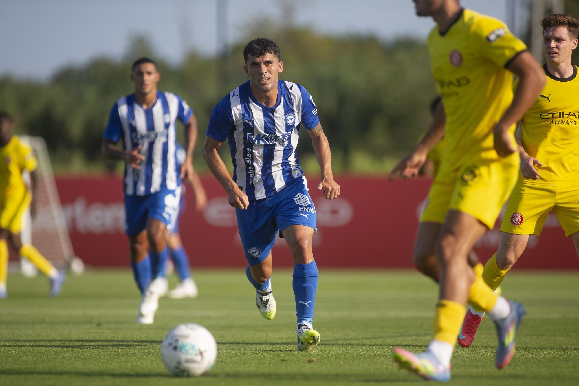 En imágenes: El Alavés, peleado con el gol ante el Girona (1-0)