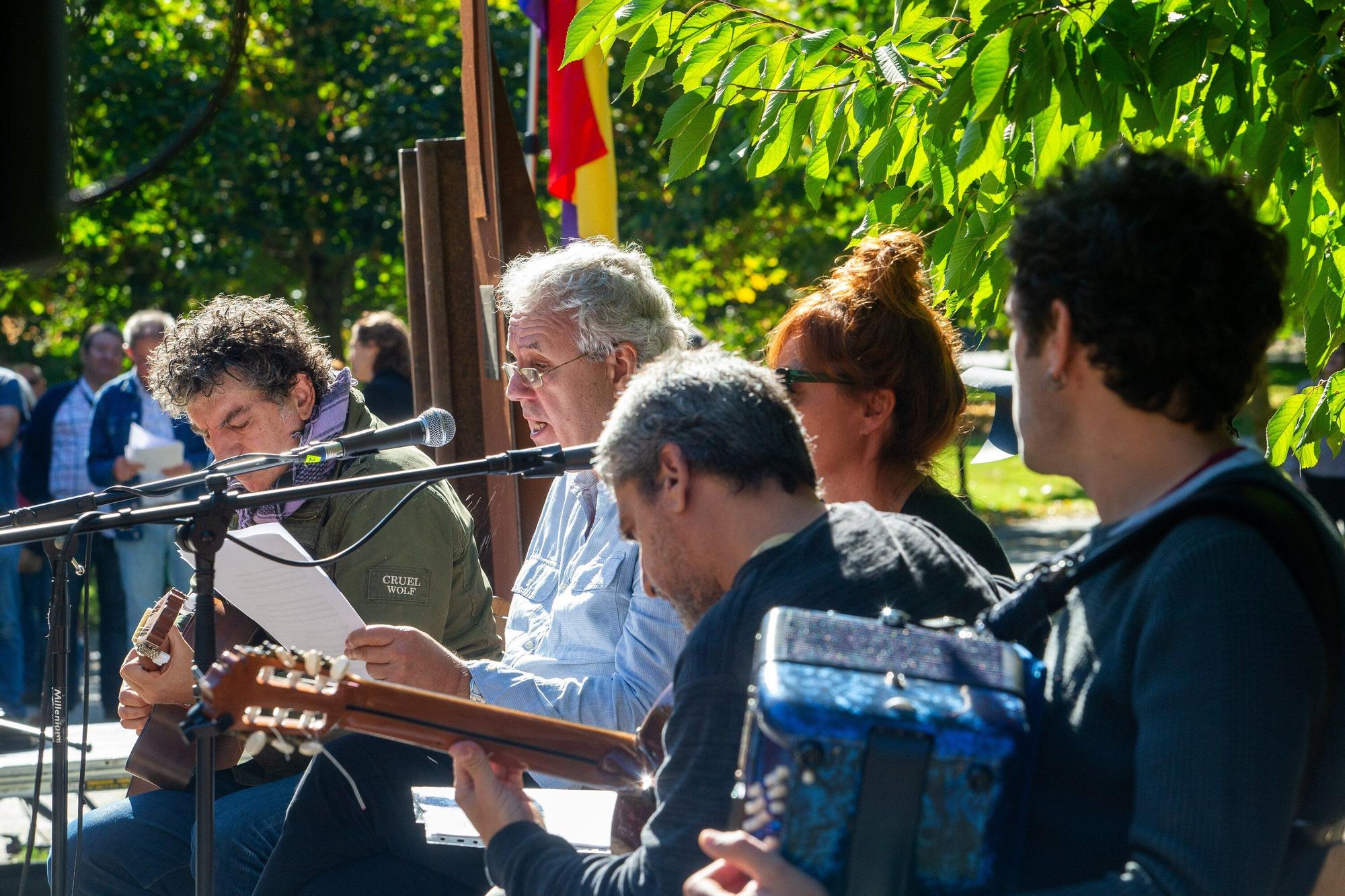 Inauguración del monumento en homenaje a las víctimas de la represión franquista en la Rochapea