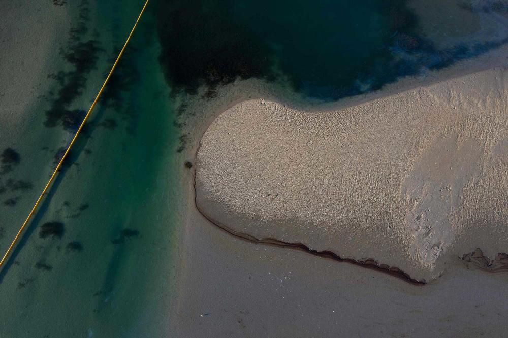 Vertido de crudo en las costas de California