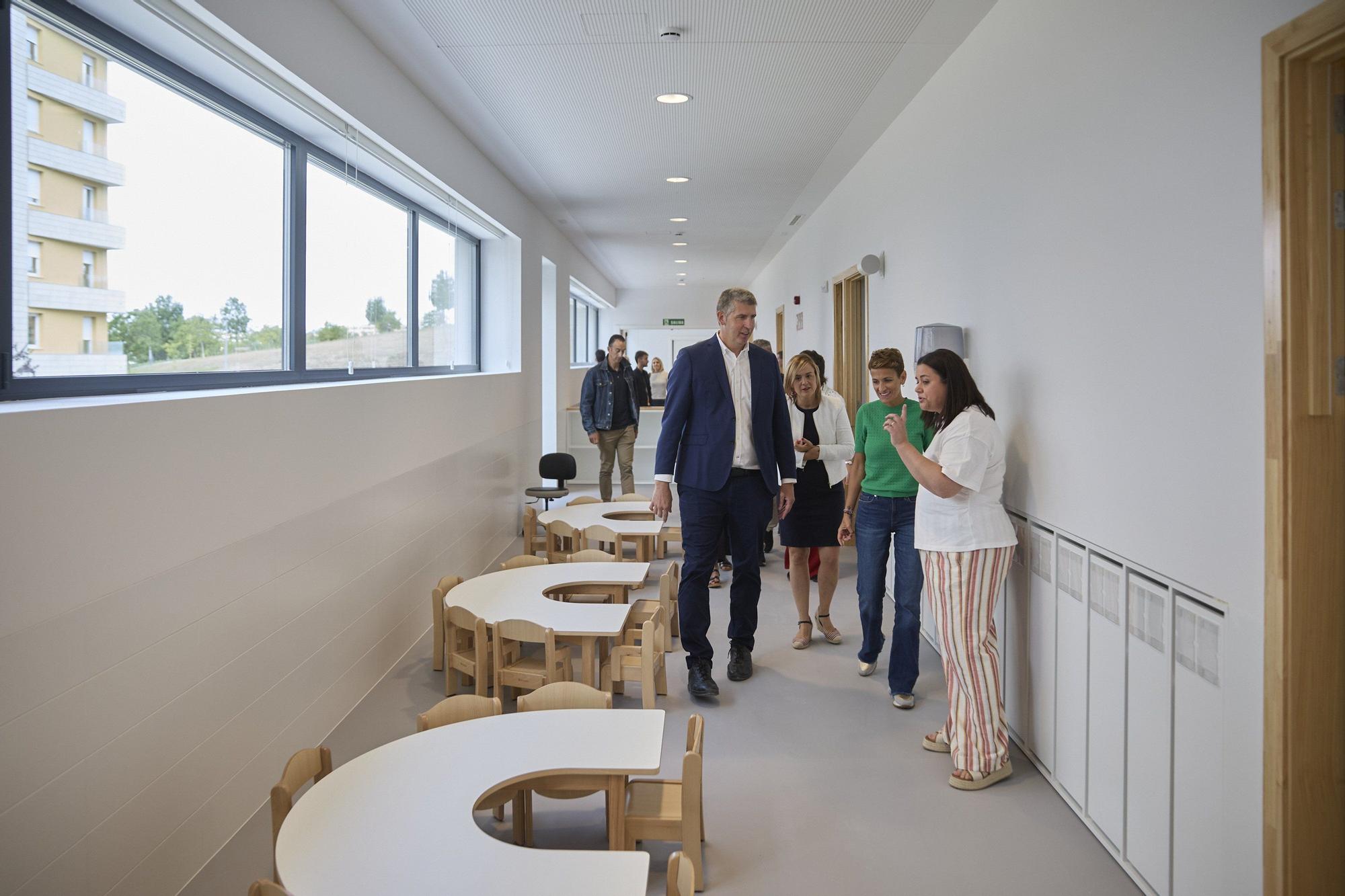 Fotos de la visita de María Chivite a la nueva Escuela Infantil de Erripagaña