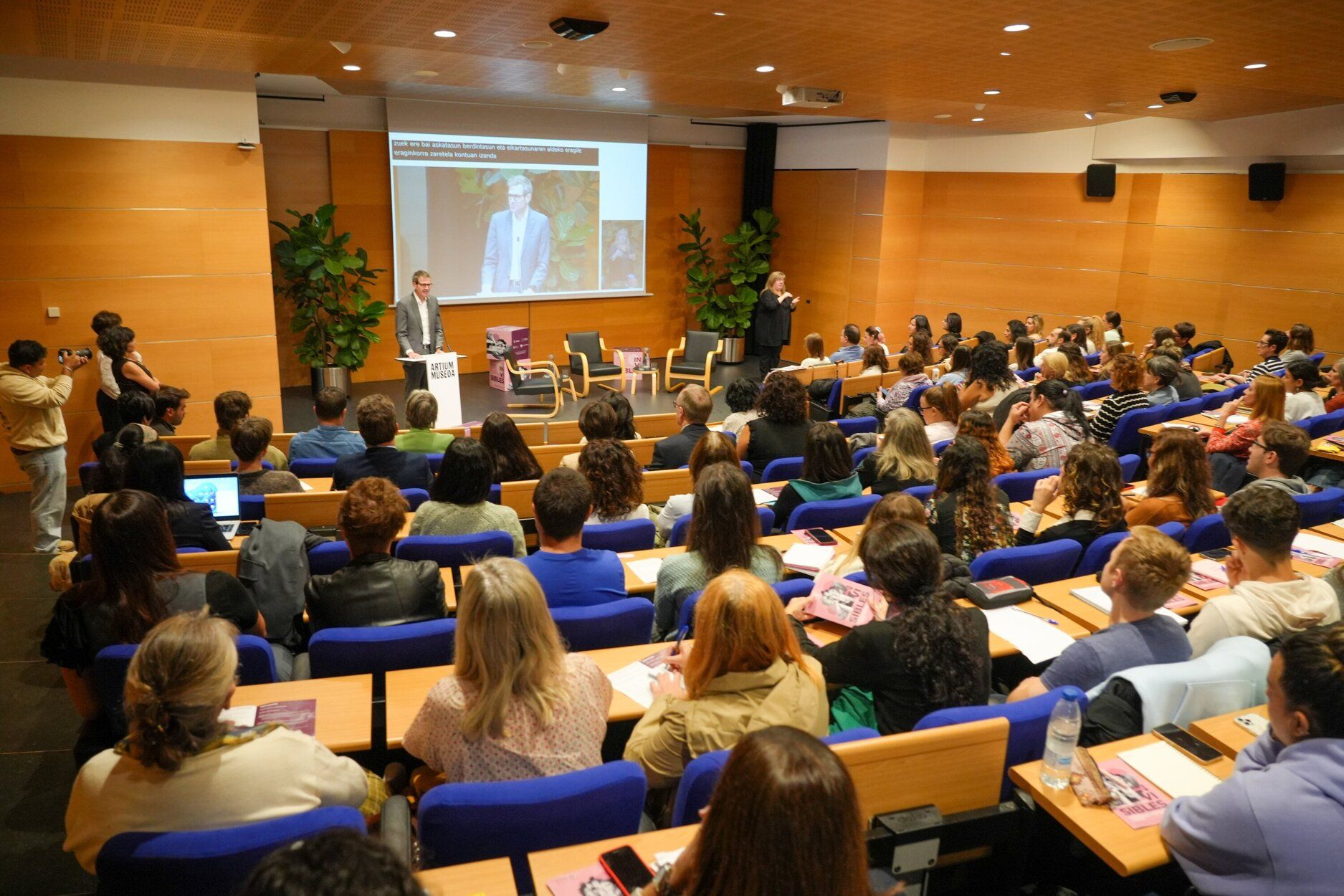 En imágenes: Presentación en Vitoria del estudio sobre mujeres con discapacidad y violencia de género
