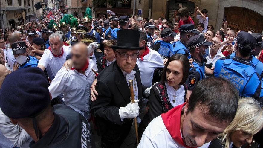 Enrique Maya: "Vamos a encontrar a los agresores de la calle Curia y habrá que valorar medidas porque esto no de puede repetir"